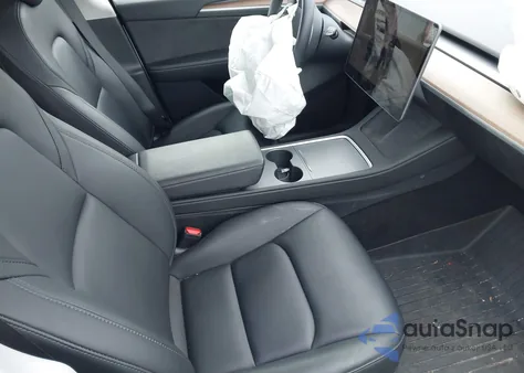 2023 Tesla Model Y Awd/Long Range Dual Motor All-Wheel Drive z USA, uszkodzony, nr VIN 7SAYGAEE7PF610842